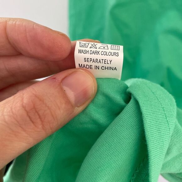 Green Shamrock T-Shirt NWT medium - Picture 5 of 7